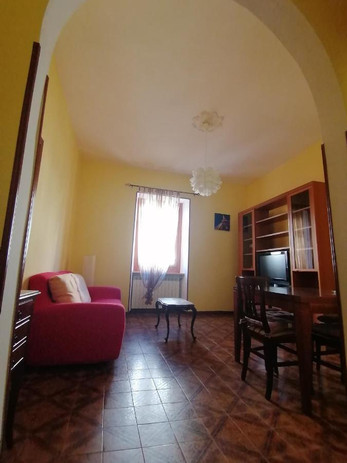 Отель Due Finestre Sul Cortile Нови-Лигуре Экстерьер фото
